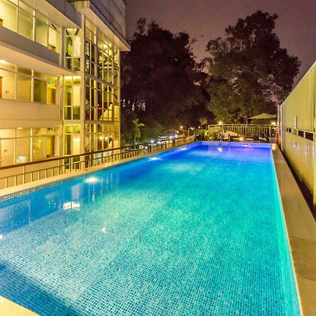 Sky View Hotel Yangon Esterno foto