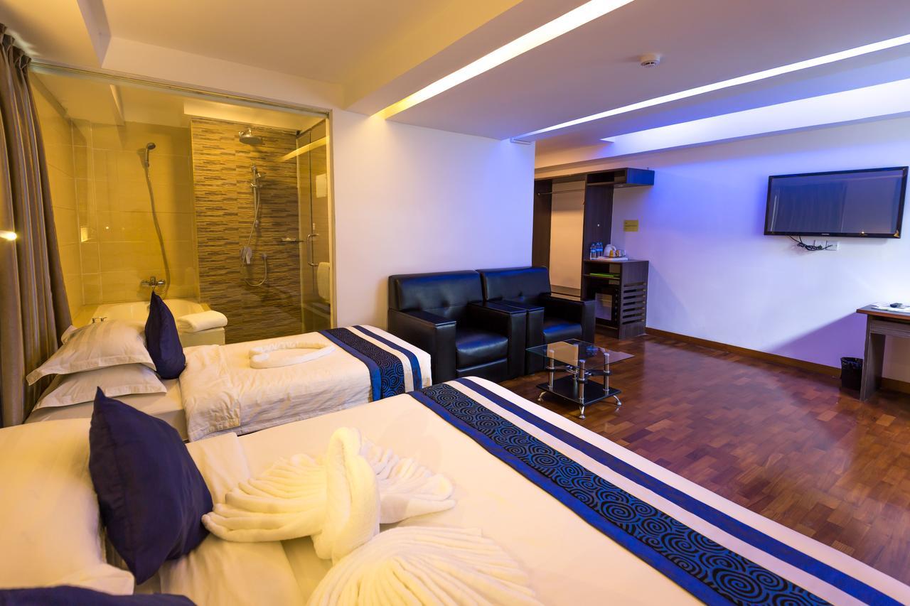 Sky View Hotel Yangon Esterno foto