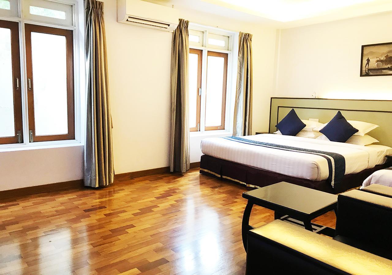 Sky View Hotel Yangon Esterno foto
