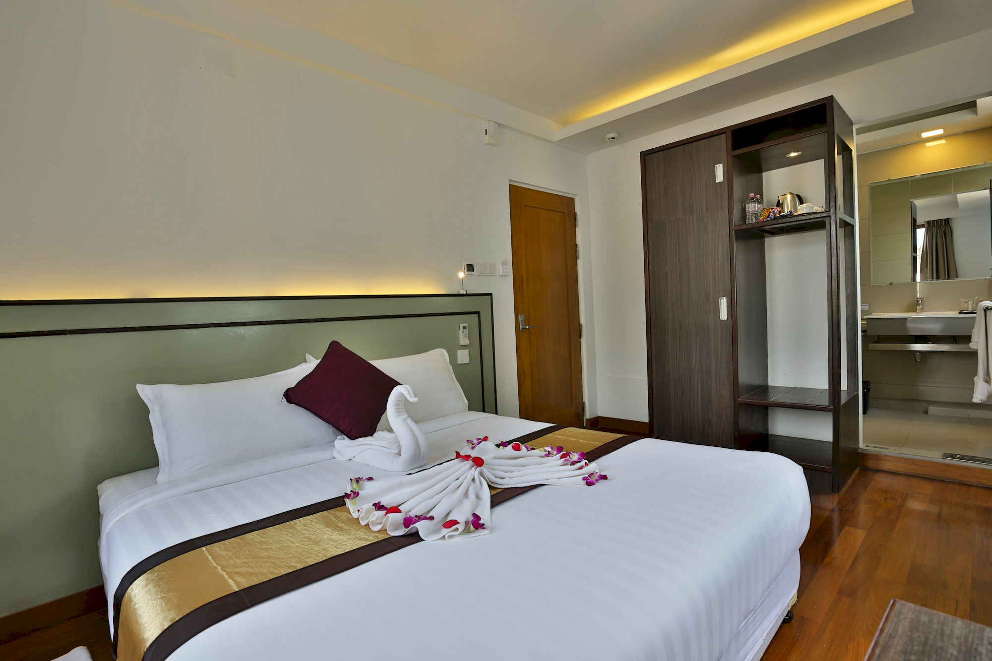 Sky View Hotel Yangon Esterno foto