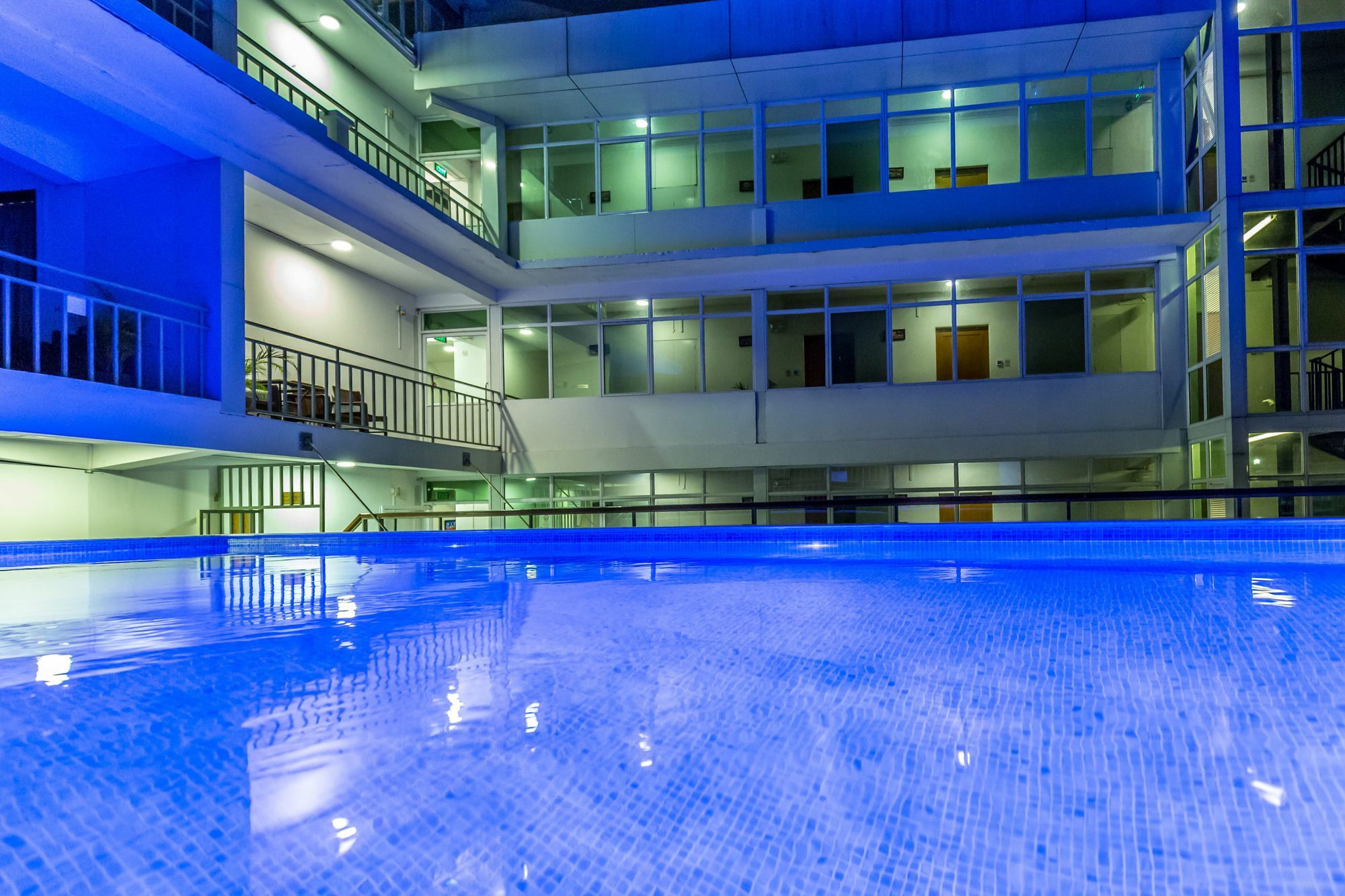 Sky View Hotel Yangon Esterno foto