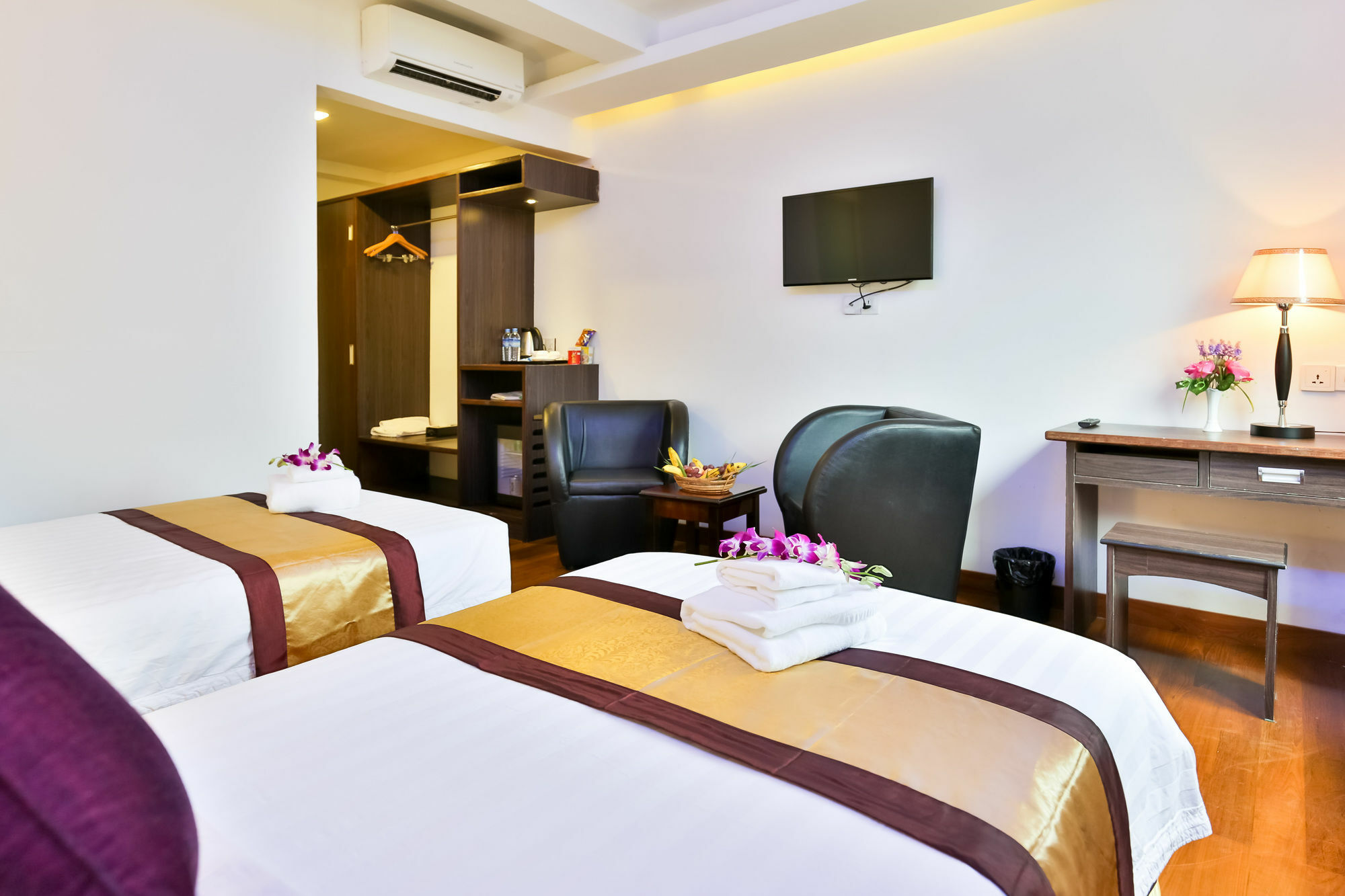 Sky View Hotel Yangon Esterno foto