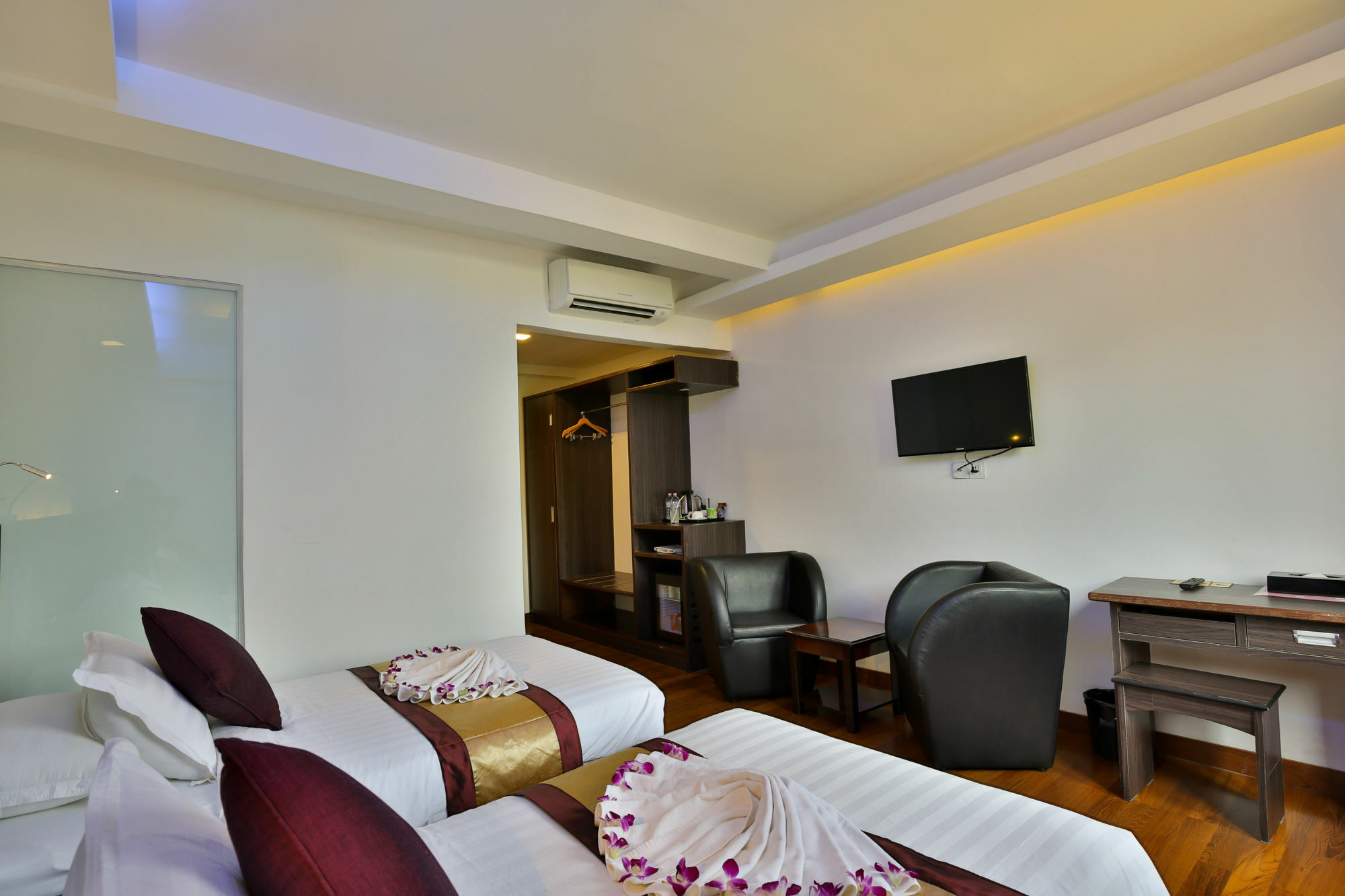 Sky View Hotel Yangon Esterno foto