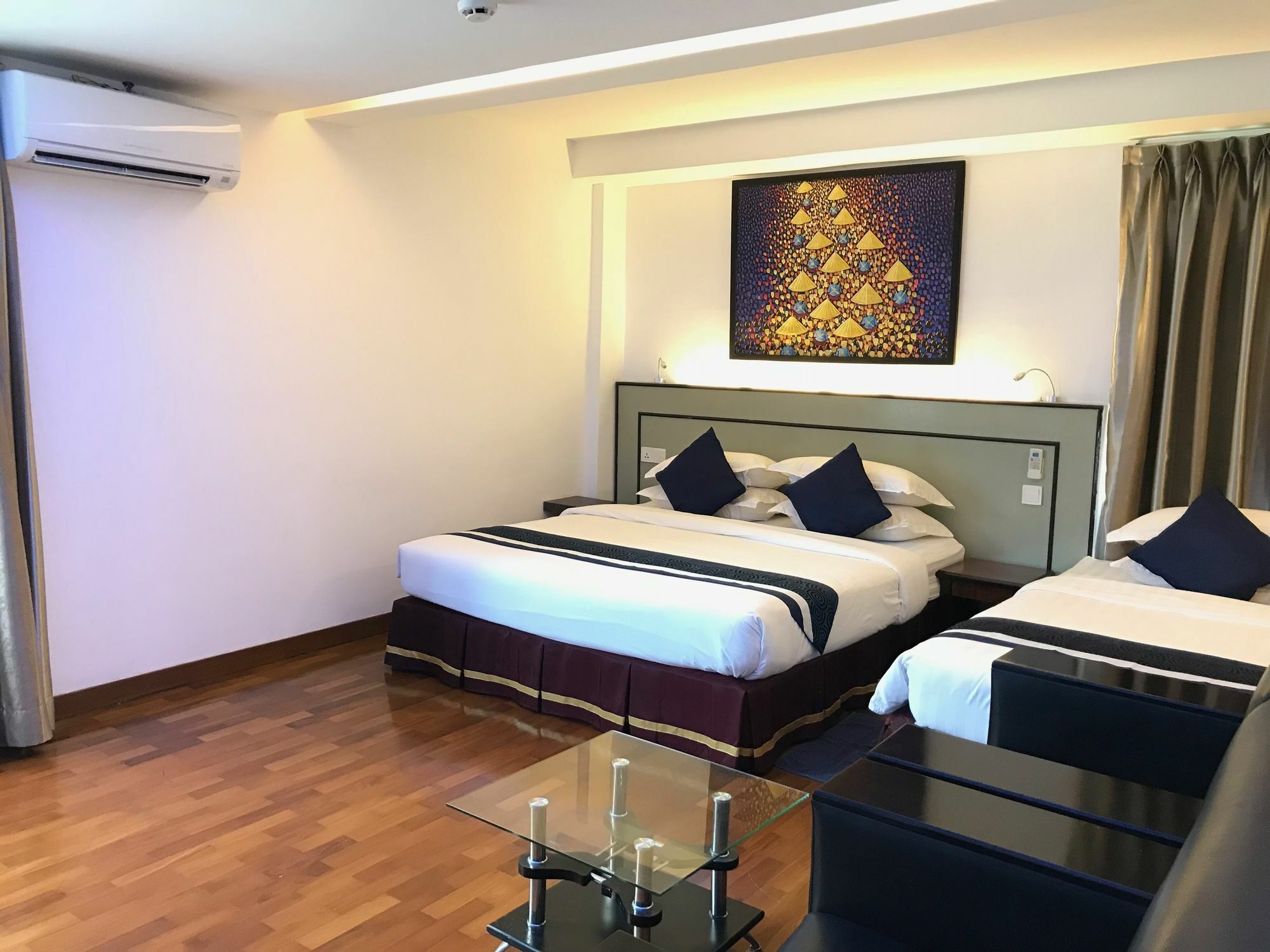 Sky View Hotel Yangon Esterno foto