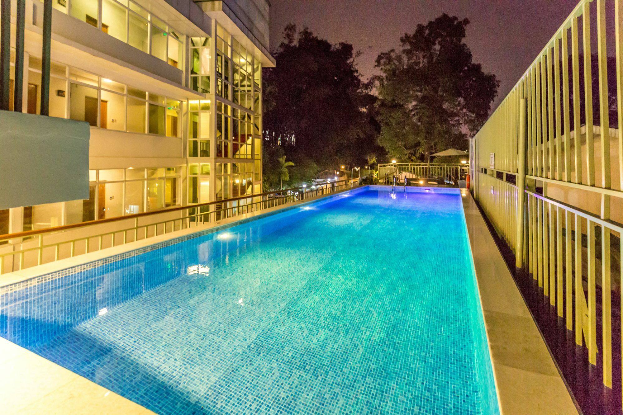 Sky View Hotel Yangon Esterno foto