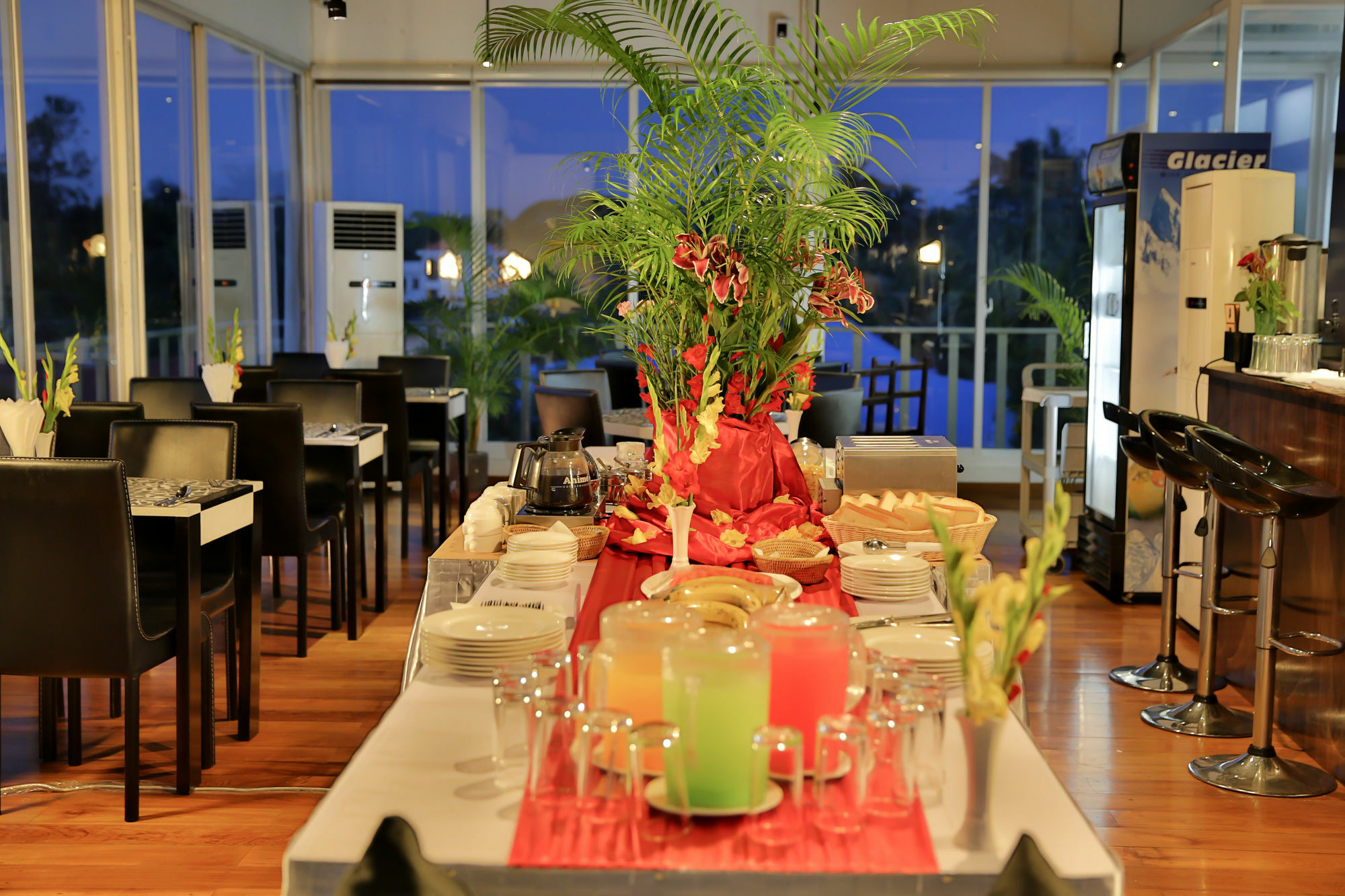 Sky View Hotel Yangon Esterno foto