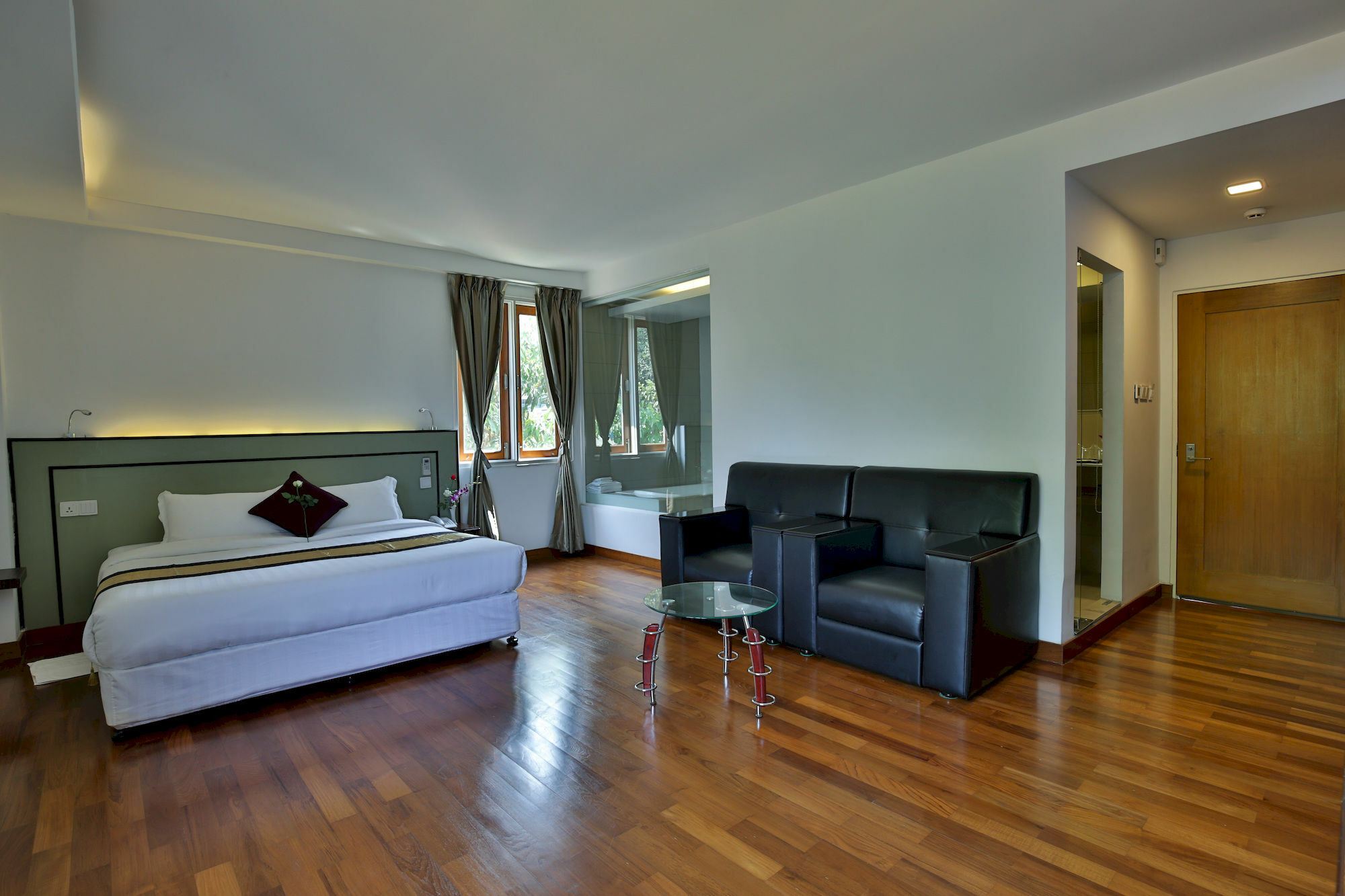 Sky View Hotel Yangon Esterno foto