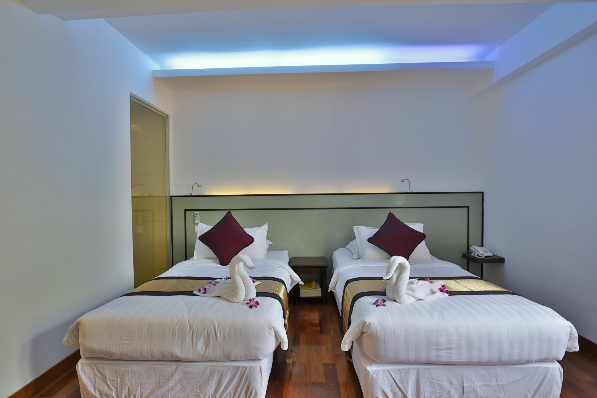 Sky View Hotel Yangon Esterno foto