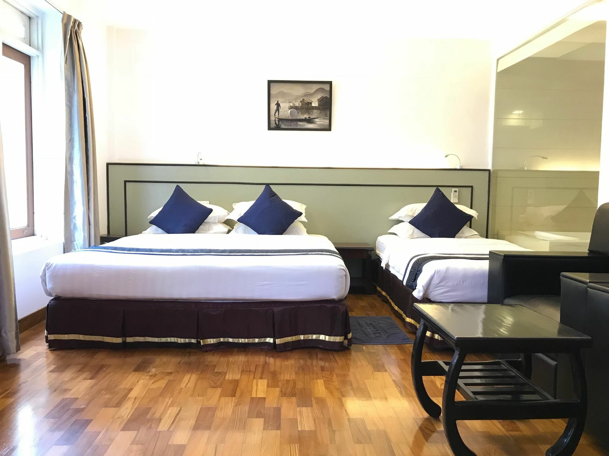 Sky View Hotel Yangon Esterno foto