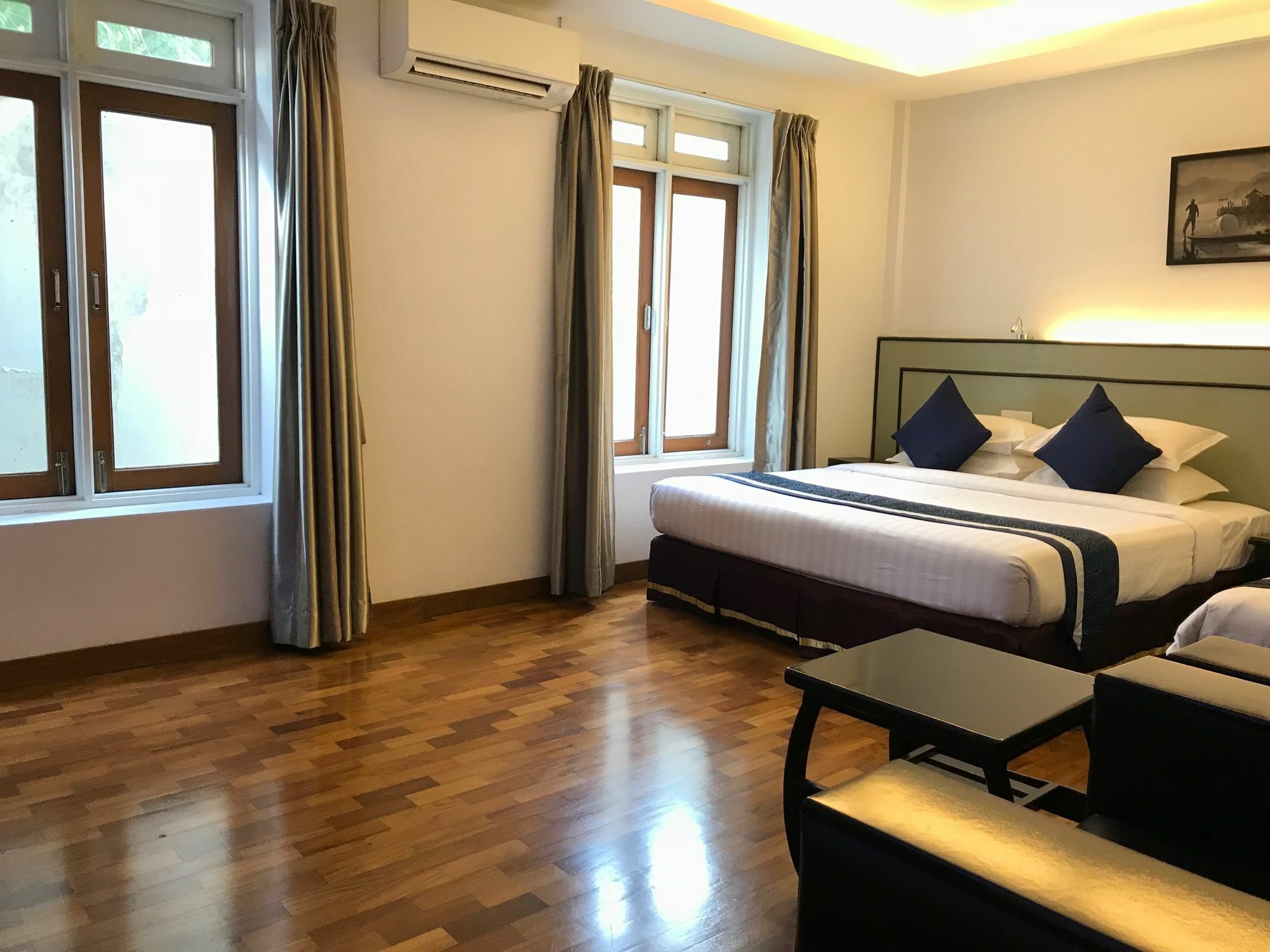 Sky View Hotel Yangon Esterno foto