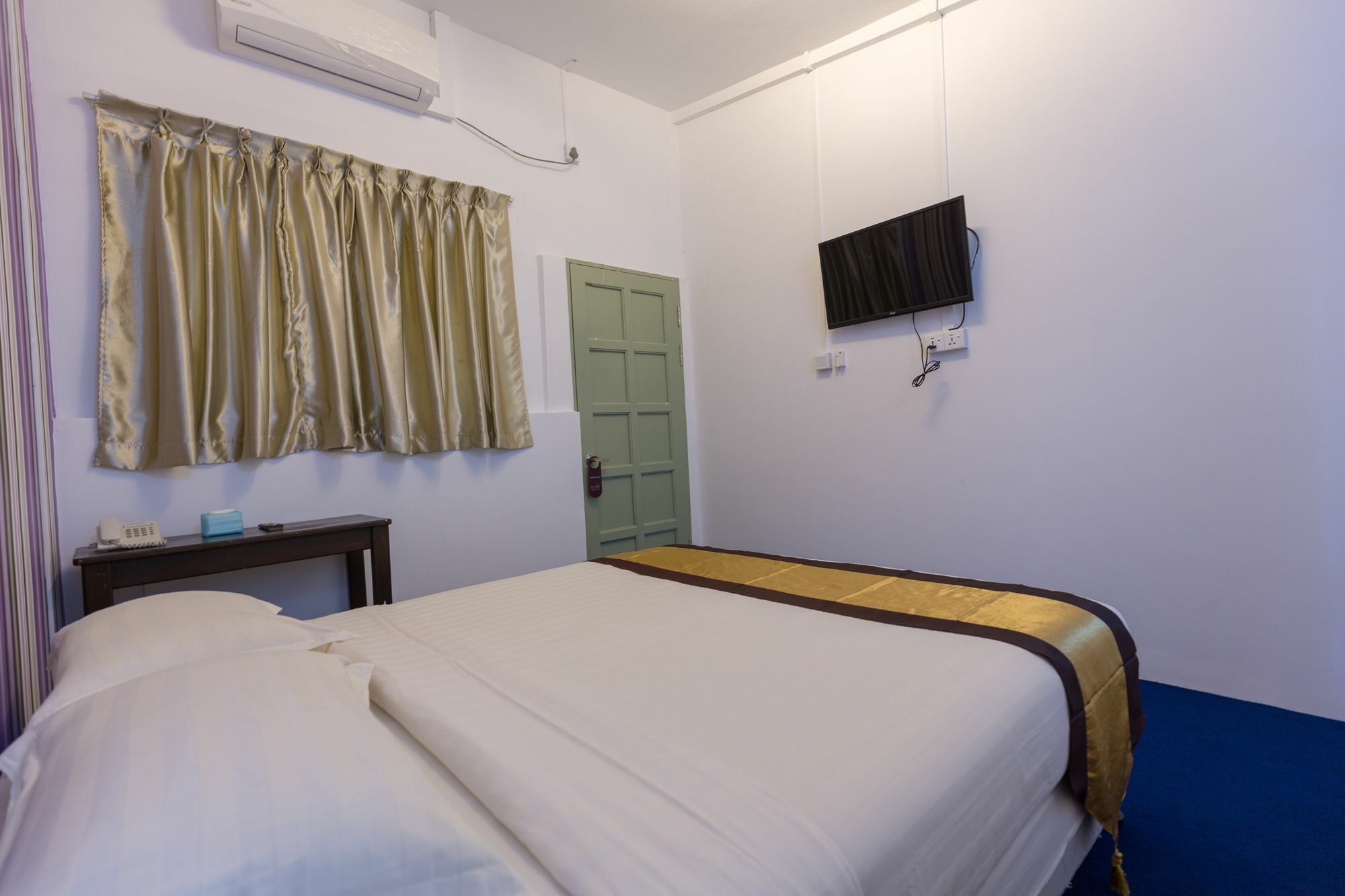 Sky View Hotel Yangon Esterno foto