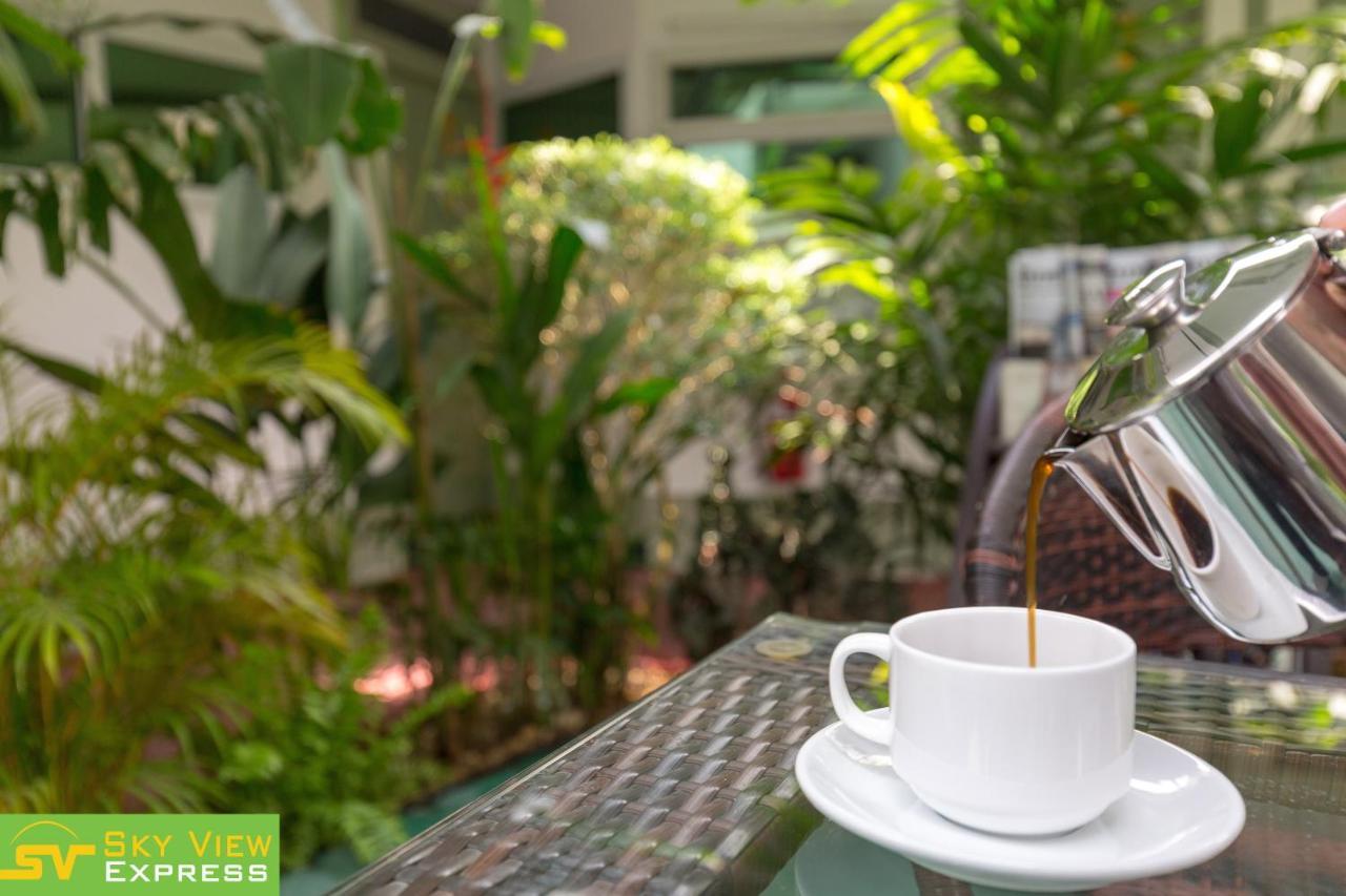Sky View Hotel Yangon Esterno foto